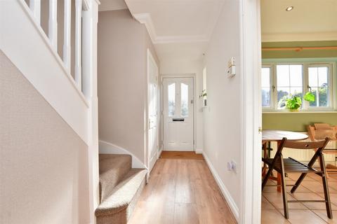 14 Oaktree Walk, Caterham, CR3 5JZ