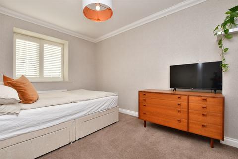 14 Oaktree Walk, Caterham, CR3 5JZ
