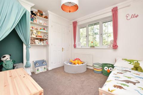 14 Oaktree Walk, Caterham, CR3 5JZ