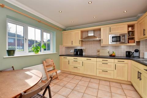 14 Oaktree Walk, Caterham, CR3 5JZ
