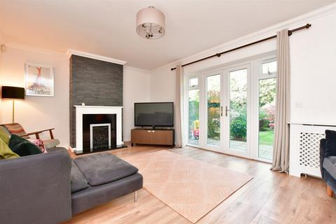 14 Oaktree Walk, Caterham, CR3 5JZ