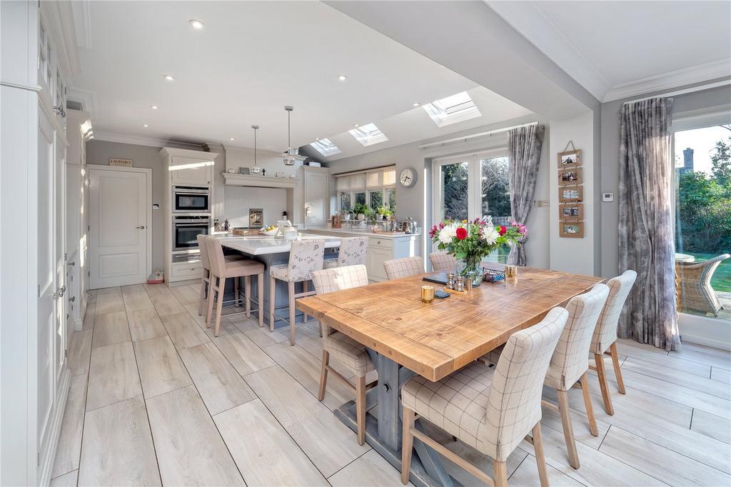 Dining/Kitchen