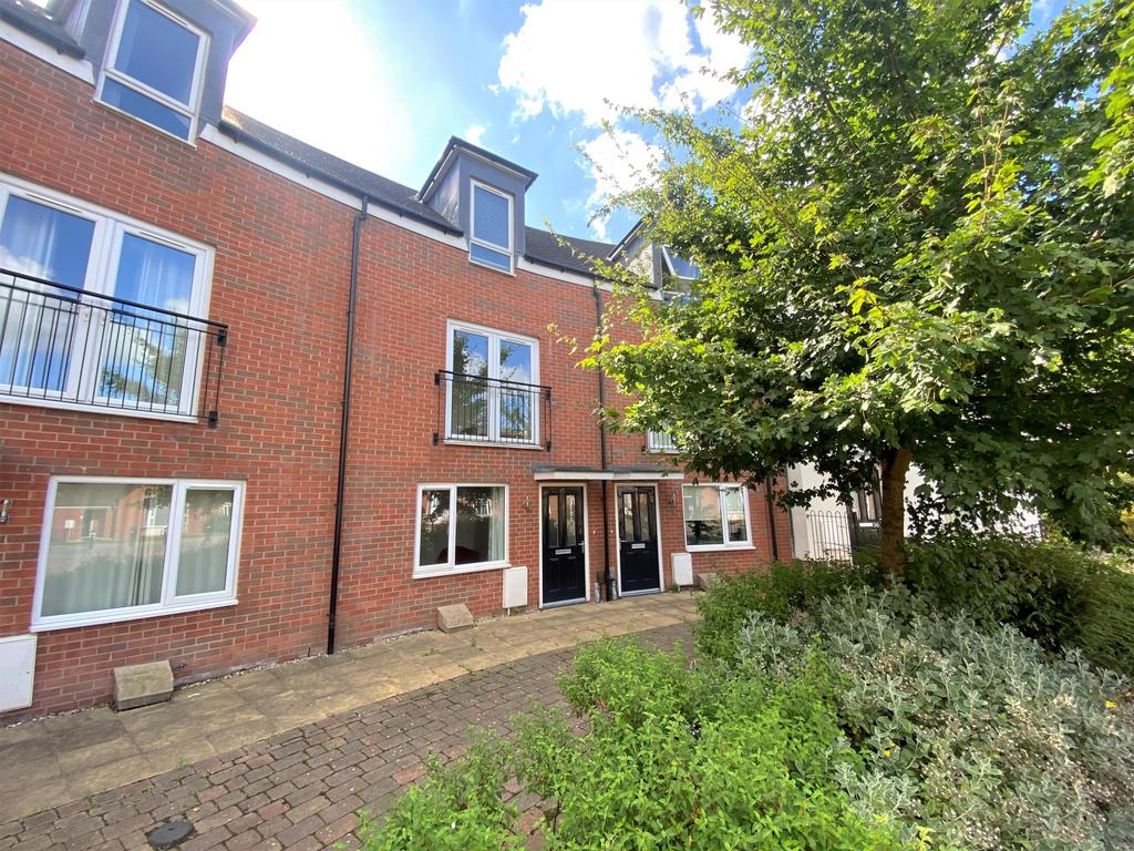 Comet Avenue, NewcastleunderLyme, ST5 5 bed townhouse £505 pcm (£117 pw)