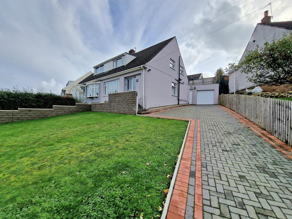 Chantal Avenue, Penyfai, Bridgend... 3 bed semidetached house for