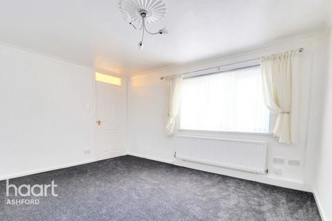 3 bedroom terraced house to rent, Lynsted Close, Ashford