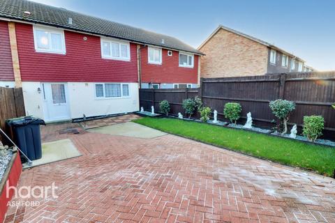 3 bedroom terraced house to rent, Lynsted Close, Ashford