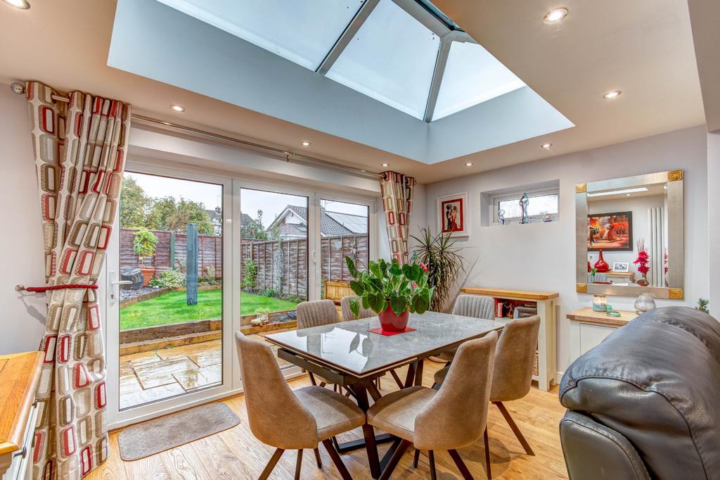 Green, Kingswinford, DY6 3 bed semidetached house £300,000