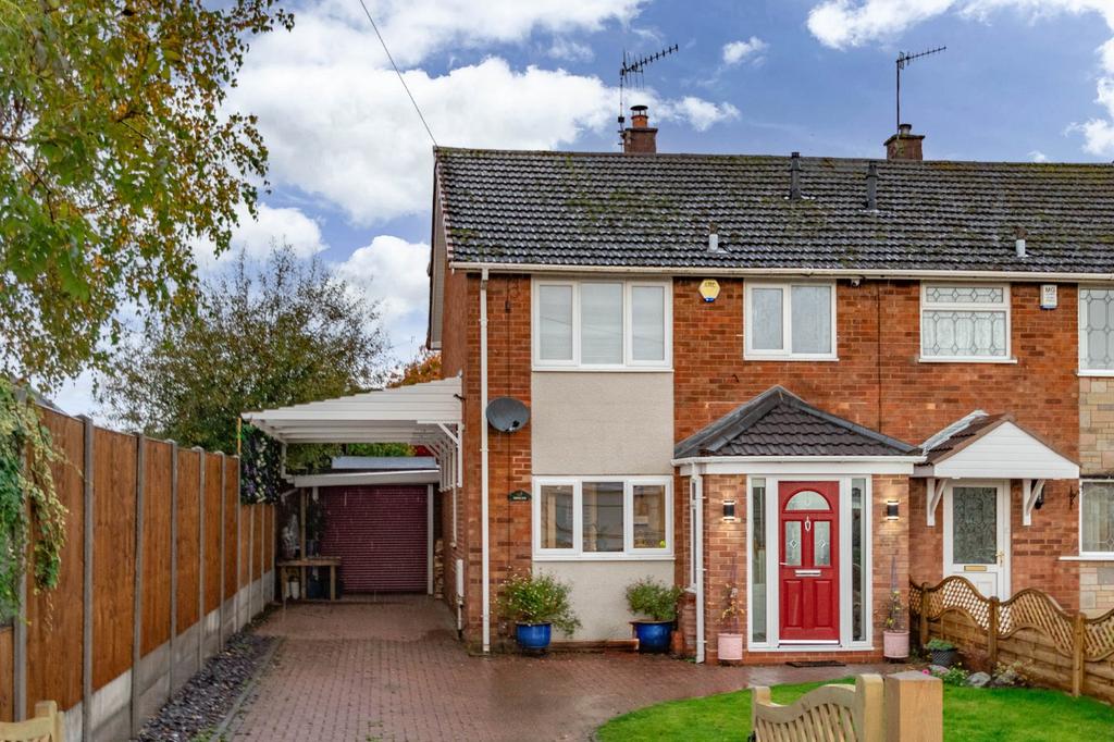 Green, Kingswinford, DY6 3 bed semidetached house £300,000