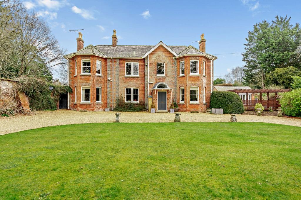 Princes Hill, Redlynch, Salisbury, Wiltshire, SP5 5 bed detached house