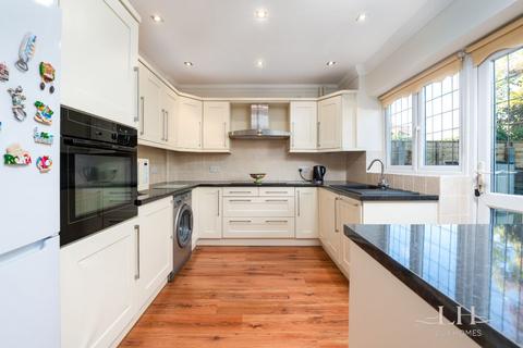 10 Oakdene Close, Hornchurch, RM11 1HD