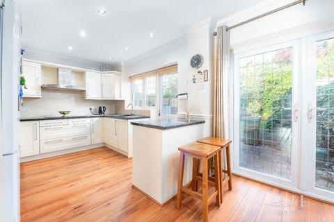 10 Oakdene Close, Hornchurch, RM11 1HD