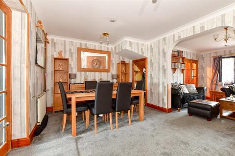 128 Downs Road, Walmer, Deal, CT14 7TF