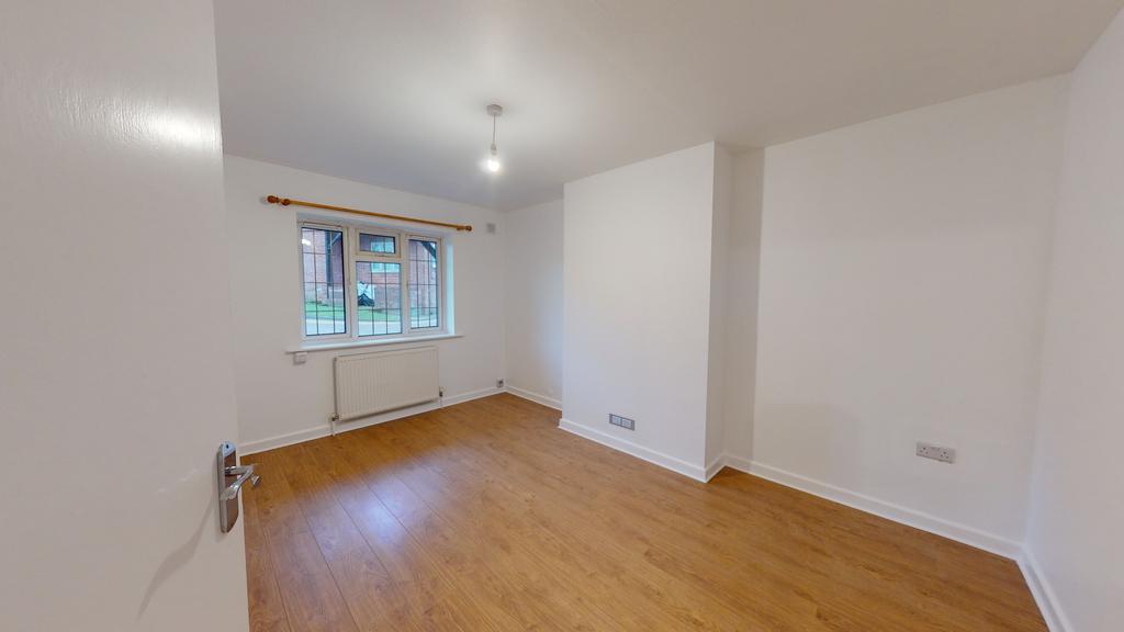 Court Farm Road, Hove, BN3 2 bed flat - £1,295 pcm (£299 pw)