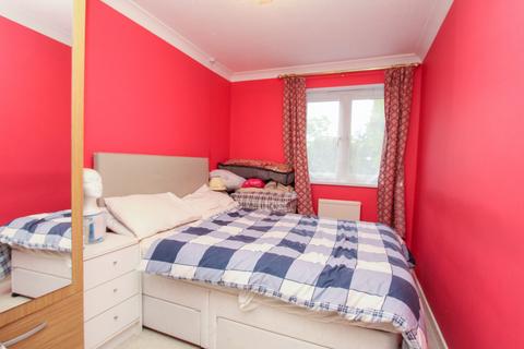 2 bedroom property for sale, Westbury Lodge Close, Pinner HA5