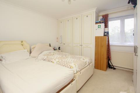 2 bedroom property for sale, Westbury Lodge Close, Pinner HA5