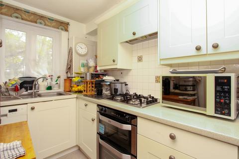 2 bedroom property for sale, Westbury Lodge Close, Pinner HA5