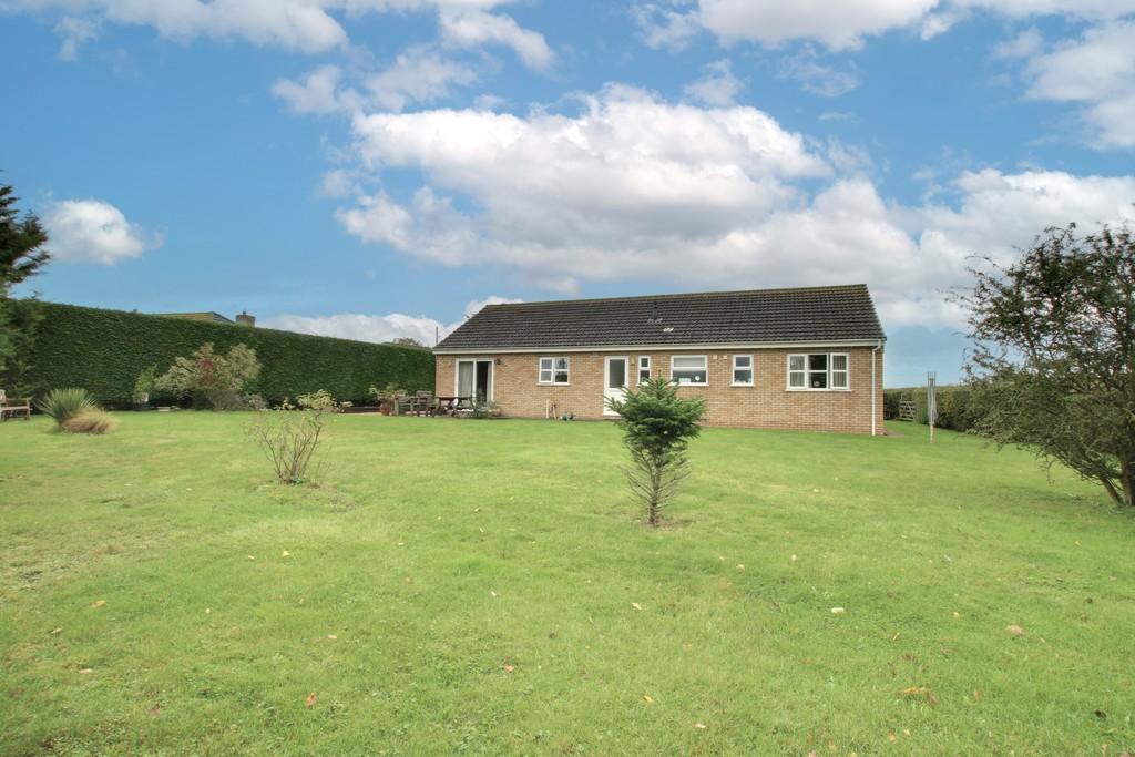 Turnpike Close, Doddington, Cambridgeshire 4 bed detached bungalow for
