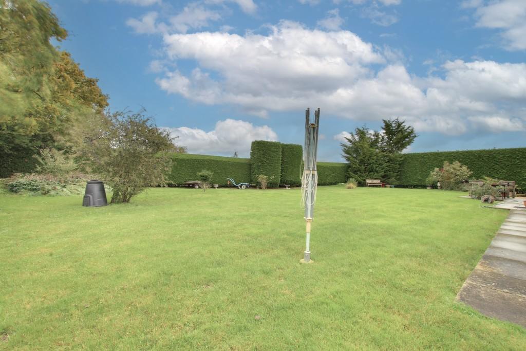 Turnpike Close, Doddington, Cambridgeshire 4 bed detached bungalow for