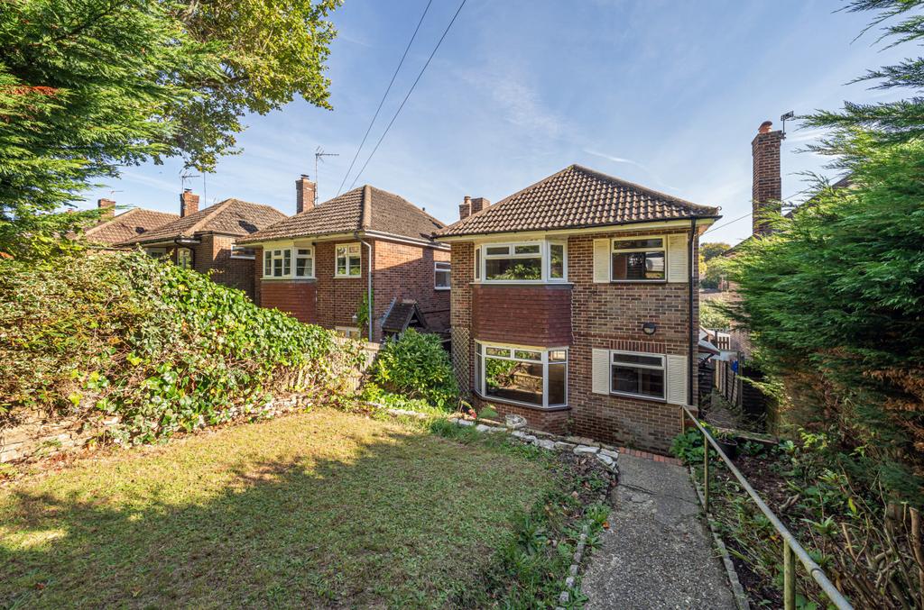 Cherry Tree Avenue, Haslemere, GU27 3 bed detached house for sale £
