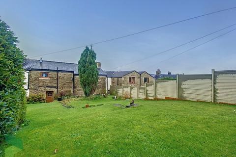 65 Blacksnape Road, Hoddlesden, Darwen, BB3 3PN