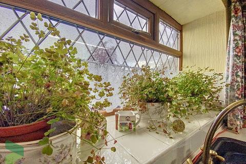 65 Blacksnape Road, Hoddlesden, Darwen, BB3 3PN