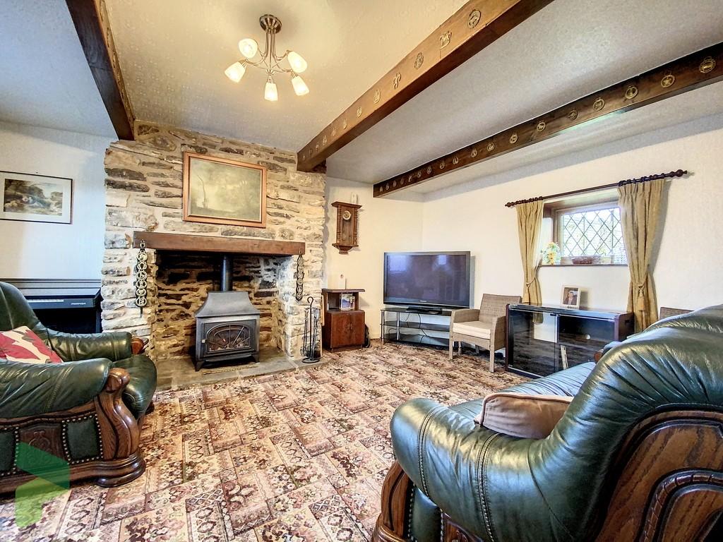 Blacksnape Road, Darwen 3 bed cottage £160,000