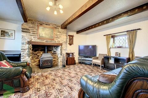 65 Blacksnape Road, Hoddlesden, Darwen, BB3 3PN
