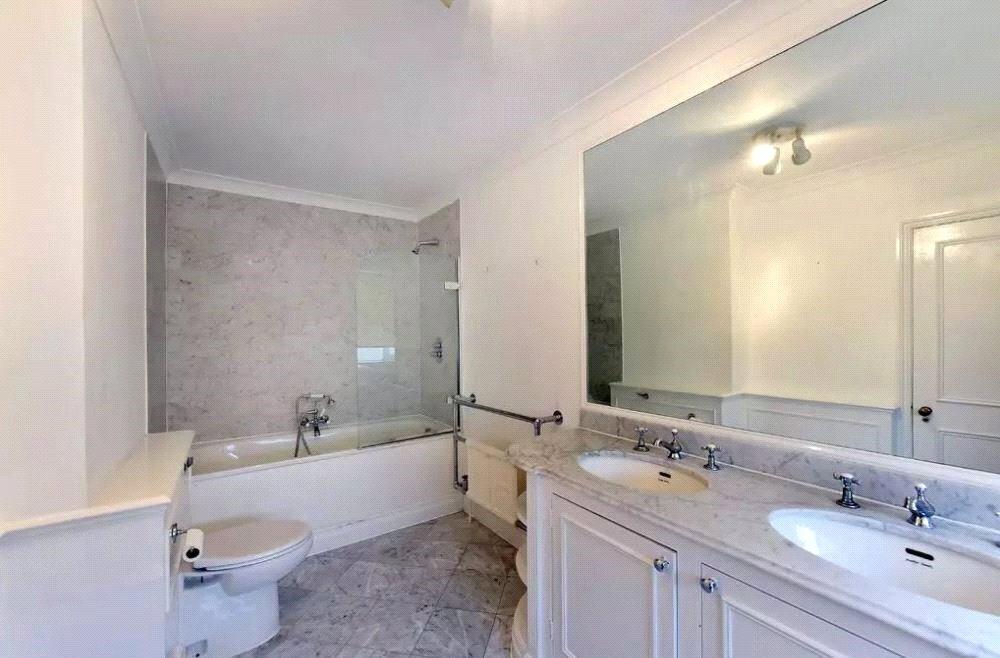 Apartment in London - More
