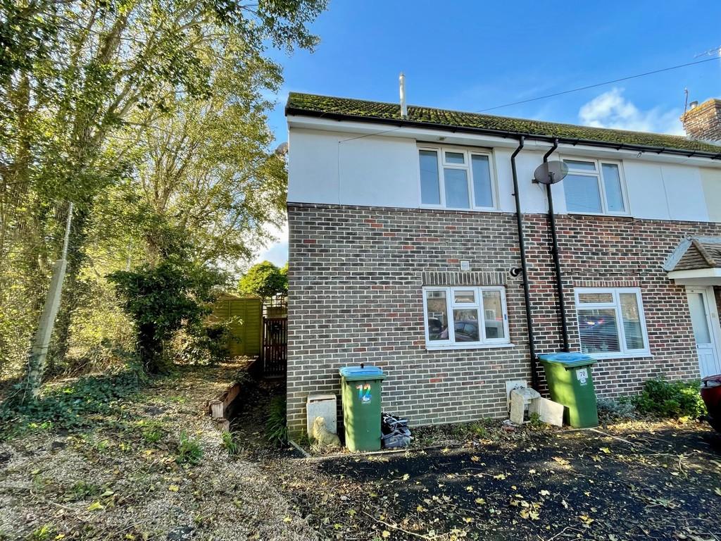 Conbar Avenue, Rustington 2 bed end of terrace house £1,200 pcm (£277 pw)
