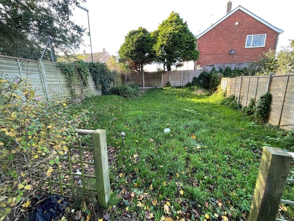 Conbar Avenue, Rustington 2 bed end of terrace house £1,200 pcm (£277 pw)