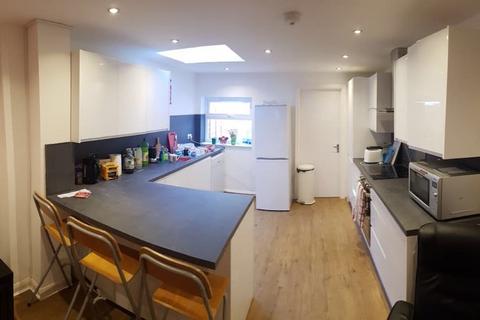 6 bedroom terraced house to rent, Heeley Road, Birmingham B29