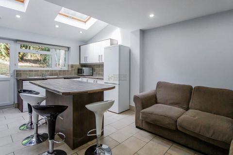 7 bedroom terraced house to rent, Heeley Road, Birmingham B29