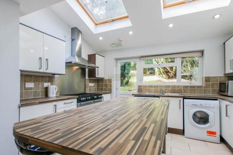 7 bedroom terraced house to rent, Heeley Road, Birmingham B29