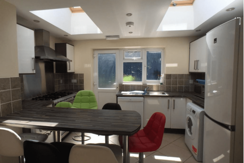 7 bedroom terraced house to rent, Heeley Road, Birmingham B29