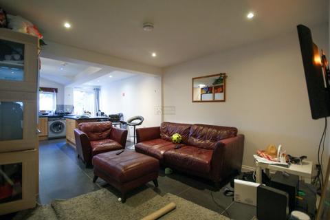 6 bedroom terraced house to rent, Heeley Road, Birmingham B29
