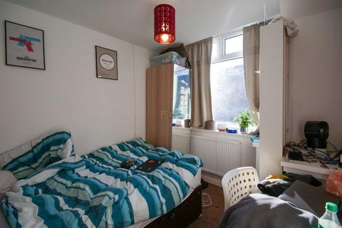 6 bedroom terraced house to rent, Heeley Road, Birmingham B29