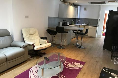 6 bedroom terraced house to rent - Tiverton Road, Birmingham B29