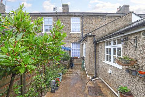 3 bedroom terraced house for sale, Hemnall Street , Epping