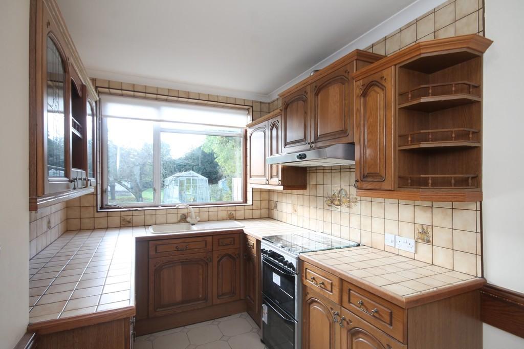 KINGSCROFT ROAD, LEATHERHEAD, KT22 3 bed semidetached house £1,995 pcm (£460 pw)
