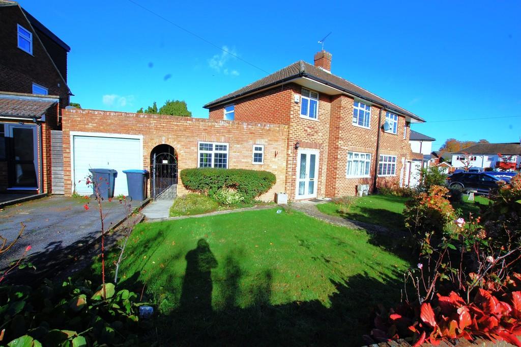 Bramble Road, Ellenbrook, Hatfield 3 bed semidetached house to rent