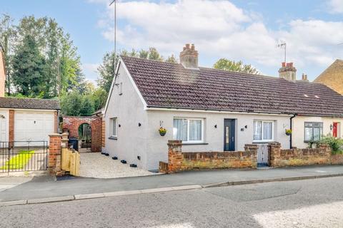 2 bedroom semi-detached bungalow for sale - Cromwell Road, Ware SG12