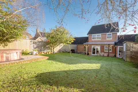 30 Wagtail Close, Horsham, RH12 5HL
