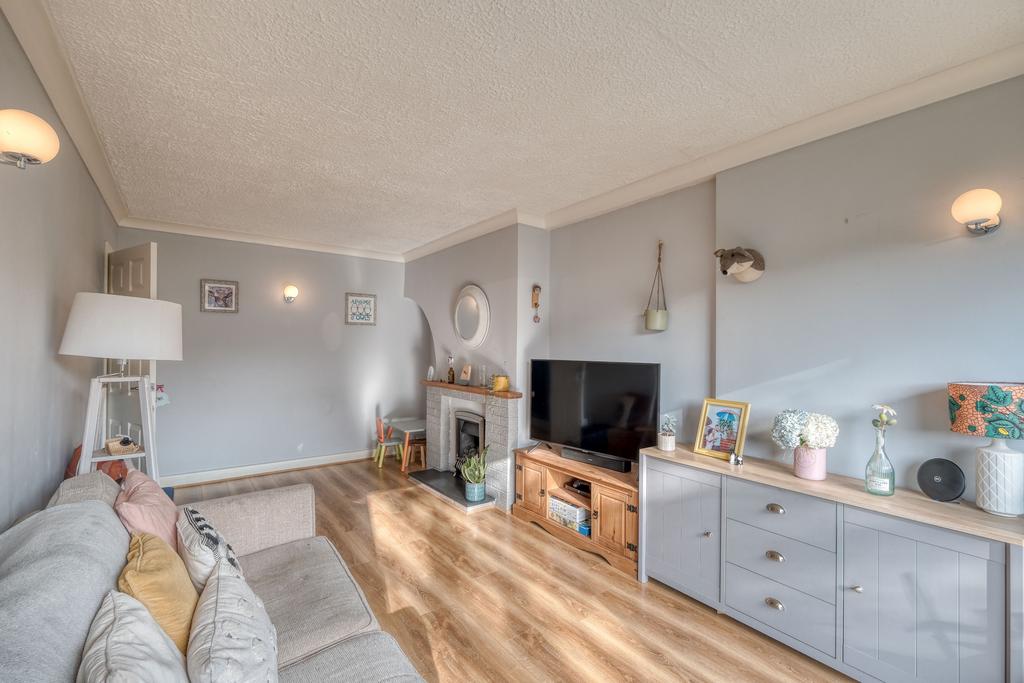 Wellsford Avenue, Solihull B92 8HB 3 bed semidetached house £275,000