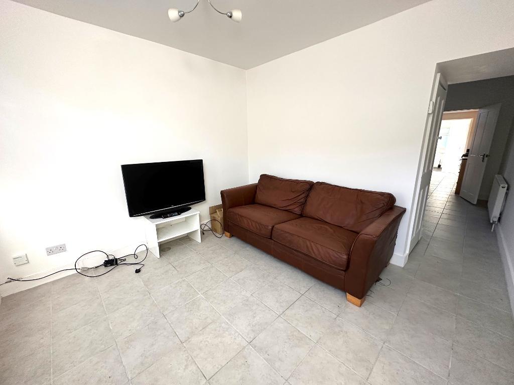 Round Green, Luton LU2 3 bed terraced house for sale £270,000