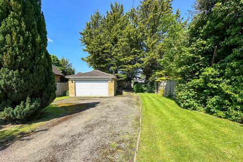 38a Old Ferry Drive, Wraysbury, Staines-upon-thames, TW19 5JT