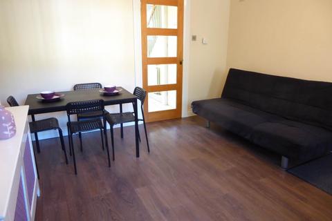 2 bedroom house to rent, Newsome, Huddersfield HD4