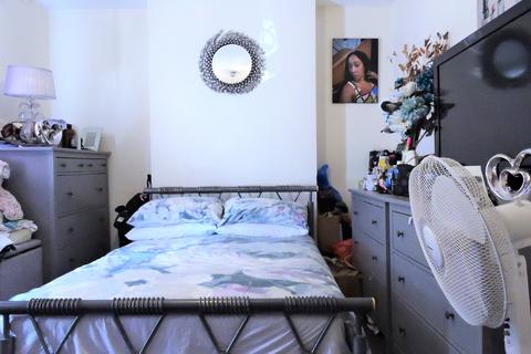 17 Thackeray Avenue, London, N17 9DT