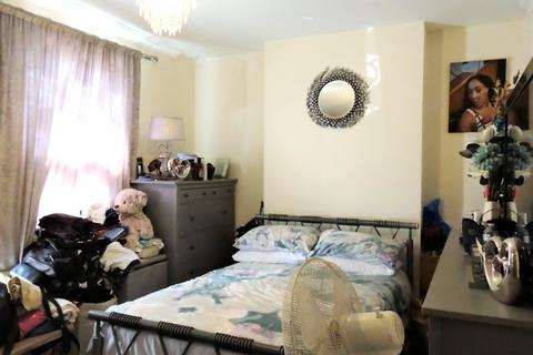 17 Thackeray Avenue, London, N17 9DT