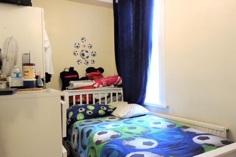 17 Thackeray Avenue, London, N17 9DT
