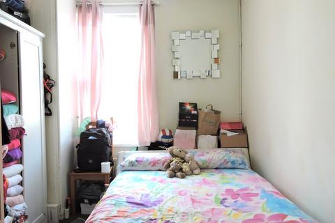 17 Thackeray Avenue, London, N17 9DT